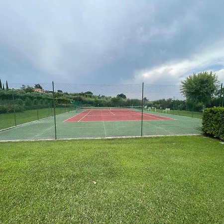 Laura's Country House Pool & Tennis 公寓